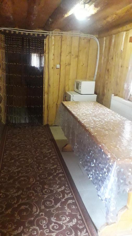 "Бджілка" І " Садиба Для Відпочинку" Lyuta Exterior foto